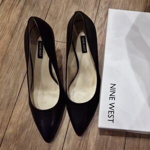 Nine West Black Pointed Toe Flax Heels 10.5